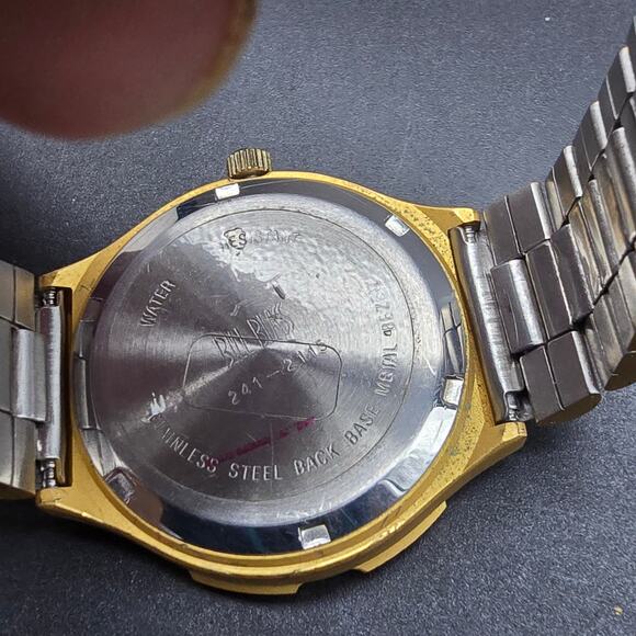 Mens Bill Blass Gold Tone Watch Quartz WORKING Works - Picture 9 of 10